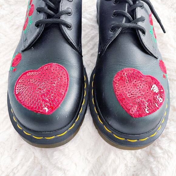 NIB Women Dr. Martens 1461 Sequin Embroidered Hearts 3 Eye Oxford Shoe